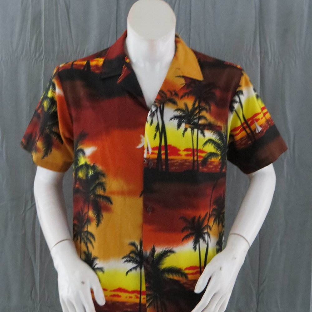 Vintage Hawaiian Aloha Shirt - Sunset Pattern by Shoreline - Men's Medium